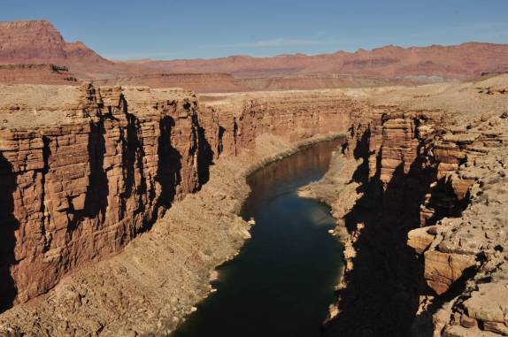 O rio Colorado cruza e esculpe o deserto no norte do Arizona, nos Estados Unidos (Marble Canyon)